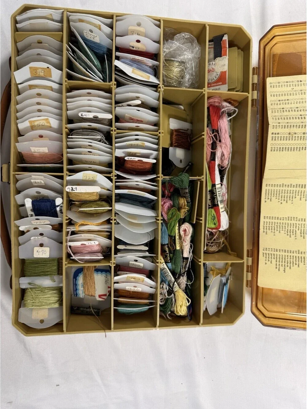 Magnum Plano Storage Box with Embroidery Cross Stitch Floss Craft Sewing